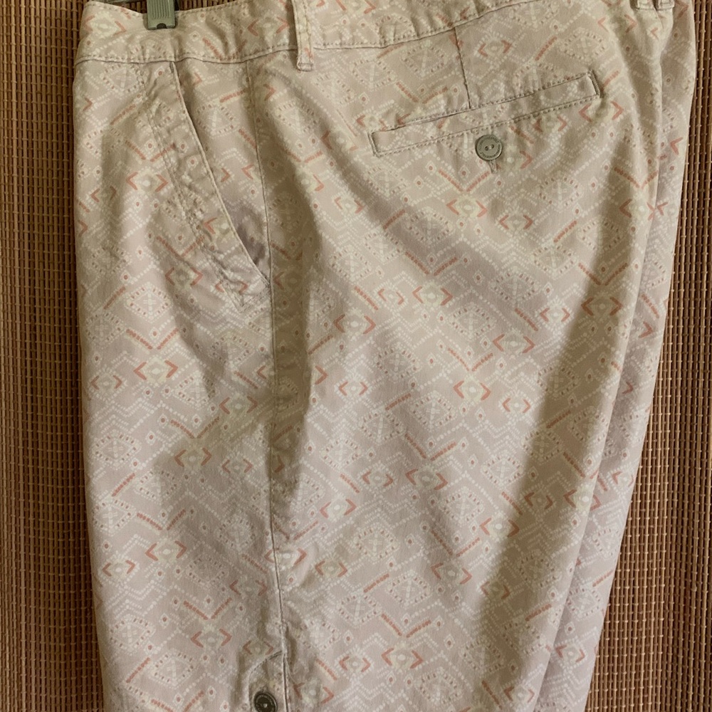 Gloria Vanderbilt Beige Patterned Shorts